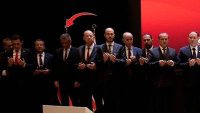 Yavru Vatan Kıbrıs'ta 28 Şubat zihniyeti hortladı! Muhalefet lideri Erhürman duadan rahatsız olup el açmadı