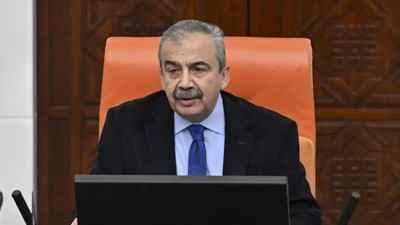 Sırrı Süreyya Önder hastaneye kaldırıldı!