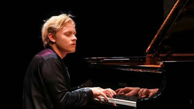 Rus piyanist Alexander Malofeev Cemal Reşit Rey'de konser verdi