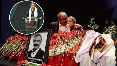 Sırrı Süreyya Önder'in kızı babasına yazdığı mektubu gözyaşlarıyla okudu! 