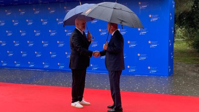 Cumhurbaşkanı Erdoğan’dan Arnavutluk’ta ilk mesaj: Tüm dünyaya barışı seslendireceğiz!