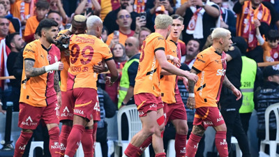 Galatasaray Süper Lig’de şampiyonluğu aldı, göğsüne 5. yıldızı taktı (Galatasaray 3 - 0 Kayserispor | Maçın özeti)