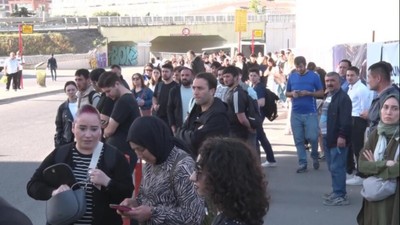 İstanbul’da ulaşım krizi! 3 bin otobüs sefere çıkmadı, duraklar doldu, vatandaş isyan etti