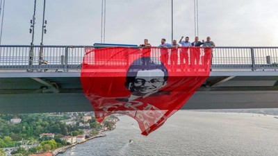 CHP'den 15 Temmuz Şehitler Köprüsü’nde Ekrem İmamoğlu eylemi!