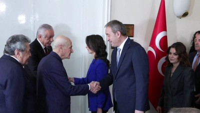 Meclis'te Terörsüz Türkiye zirvesi: Devlet Bahçeli heyeti kapıda karşıladı! DEM Parti-MHP görüşmesi sona erdi!