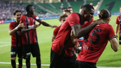 Fatih Karagümrük geriden geldi, Süper Lig'e yeniden yükseldi (Fatih Karagümrük 3 - 1 Bandırmaspor | Finalin özeti)