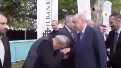 Elini öptü diye linç ettiler! Yavuz Bingöl Cumhurbaşkanı Erdoğan'ın elini öptü, hedef tahtasına oturtuldu...