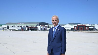 Bakan Uraloğlu'ndan ek sefer açıklaması! Kurban Bayramı nedeniyle hava yolu taşımacılığında 365 ek sefer