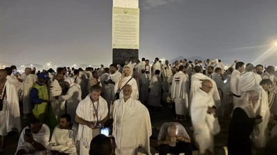 Hacı adayları Arafat’ta: Gözyaşlarıyla vakfeye duran kalabalık, Mina ve Müzdelife'ye geçmeye hazırlanıyor! CANLI YAYIN