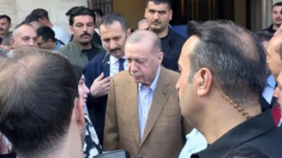 Cumhurbaşkanı Erdoğan bayram namazını Marmaris’te kıldı, vatandaşlarla bayramlaştı