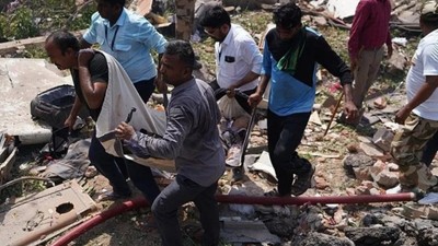 Hindistan’da yerleşim yerine düşen yolcu uçağında can pazarı: Enkazdan 204 kişinin cansız bedeni çıkarıldı!
