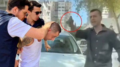 Trafikte kadınlara silah çeken magandaya saklandığı delikte gözaltı! Emniyet gereğini yaptı...