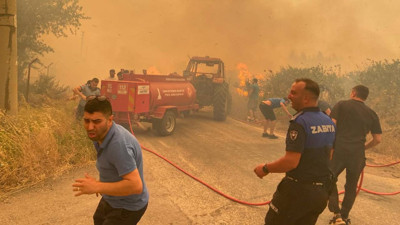İzmir orman yangını büyüyor! Alevlerin ulaştığı 5 mahalle tahliye edildi