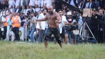 Tarihi Kırkpınar Yağlı Güreşleri’nde başpehlivan Orhan Okulu oldu