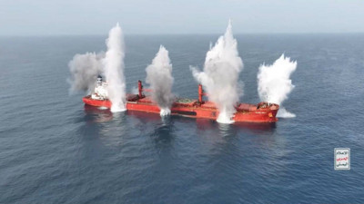 24 saatte 2 saldırı! Husiler, Yunan gemilerini Kızıldeniz'de hedef aldı! Dünyanın gündemine oturan anlar...