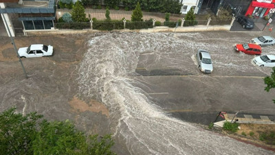 Başkentte alt yapı sıfır! Ankara felaketi yaşadı: Sağanak yağış vurdu! Evin duvarı patladı!