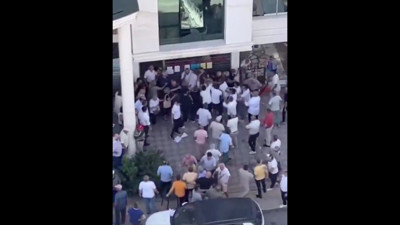 CHP Atakum delege seçimlerinde arbede çıktı! Yumruklar ve tekmeler havada uçuştu... CHP’li başkan adayı: Yüzüme tekme yedim!