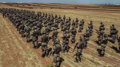 Şam yönetiminden SDG’ye operasyon hazırlığı: 50 bin asker Rakka ve Deyrizor’a sevk edildi!