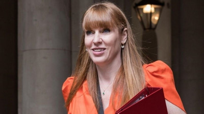 İngiltere'de vergi skandalı! Başbakan Yardımcısı Rayner deniz kenarından aldığı ev için eksik vergi ödediğini kabul etti