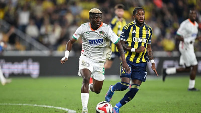 Fenerbahçe Kadıköy'de 90+3'te yıkıldı, galibiyeti kaçırdı (Fenerbahçe 2 - 2 Alanyaspor | Maçın özeti)