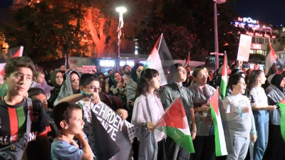 Gazze’ye giden Sumud Filosu'na destek nöbeti Üsküdar'da başladı