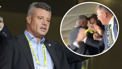 Sadettin Saran'dan bir başka gol sevinci! Kafa karıştıran kucaklaşma!