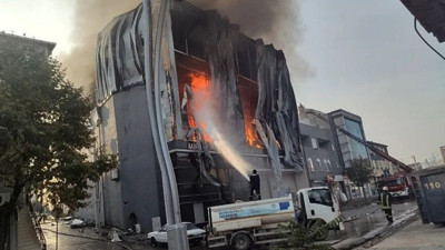 Kocaeli’de parfüm fabrikasında facia! Alevler kısa sürede binayı sardı, 6 işçi hayatını kaybetti