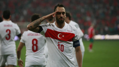 Milli maçta şehitler unutulmadı! Hakan Çalhanoğlu'dan asker selamı