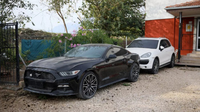 Lamborghini, Porsche, Ferrari! Milyonluk araçlar çürümeye terk edildi