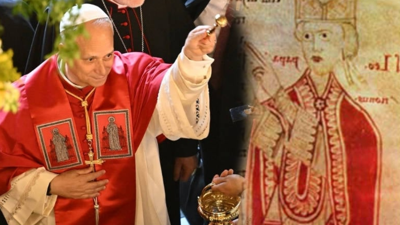 Tarihsel benzerlikler neler? Erhan Afyoncu Papa'nın gelişini nasıl değerlendirdi?