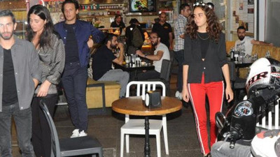 Ünlü popçu Yılmaz Erdoğan'ın kızıyla görüntülendi!