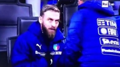 İtalya - İsveç maçında ilginç olay! De Rossi damga vurdu!