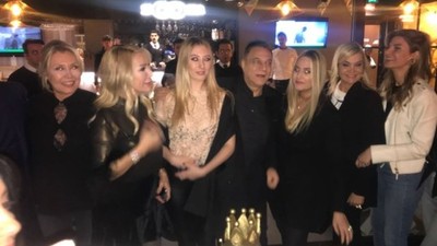Mehmet Ali Erbil yeni yaşını eski eşleriyle kutladı!