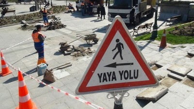 Kepçeler ve iş makineleri Gezi Parkı'nda