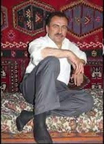 Meclis önünde beyaz Toros yakan şahsın kimliği ortaya çıktı! Suç kaydı kabarık... Tişörtündeki adam kim? - Resim : 4