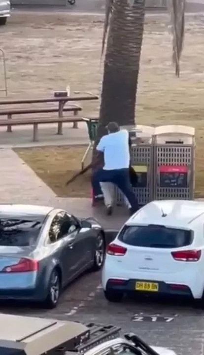 Avustralya, Sydney'deki saldırgana cesurca müdahale edip yaralanan Ahmed el Ahmed'i konuşuyor