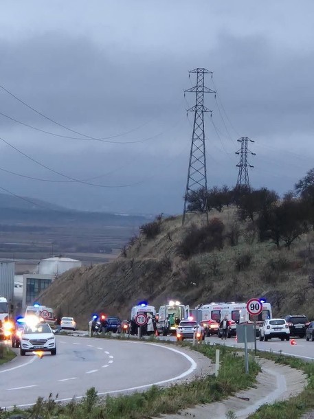 Balıkesir Gönen'de servis aracı kaza yaptı: 4'ü ağır 26 kişi yaralandı!