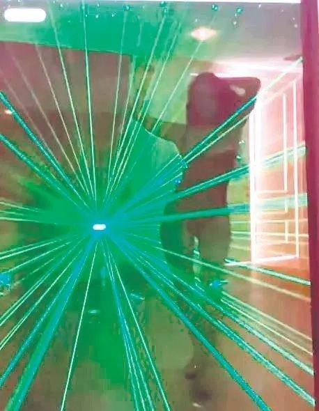 Jet bitti şimdi de villa skandalı patlak verdi! Oryantal Neda Şahin'in ifadesi ortalığı salladı: Buraya gelen en temiz kız sensin! - Fotoğraf: 5