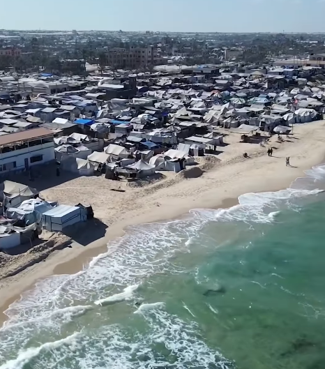 Her yer enkaz... Gazze halkı sahillerde kurdukları çadırlarda yaşamaya başladı