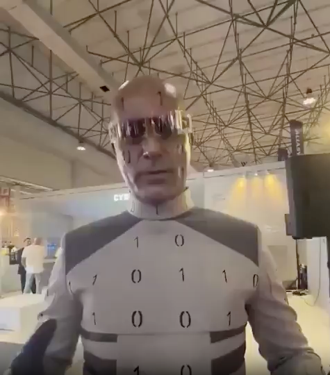 İran'ın robot fiyaskosu: Teknoloji fuarında sergilenen insansı robotların insan olduğu ortaya çıktı! - Resim : 2