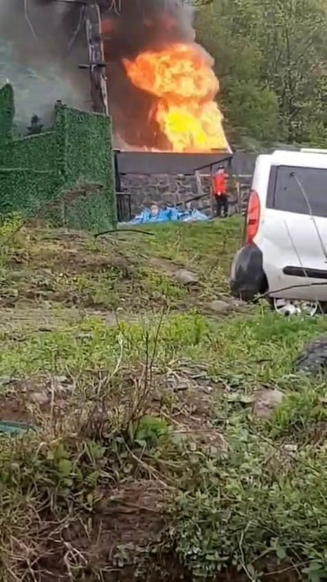 Sapanca’da bungalov alevlere teslim: İtfaiye son anda yetişti - Resim : 2