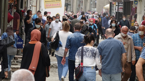 Bilim insanları 'Virüsün yayılma hızı artıyor' diyerek uyardı: Sosyal mesafe 2,2 metreye çıkmalı