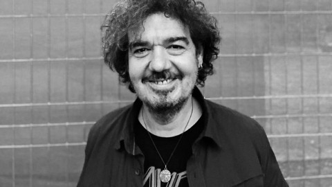 Gazeteci Tolga Akyıldız beyin kanaması sonucu hayatını kaybetti! Ünlü isimler yasa boğuldu...