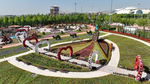 Konya'nın en büyük çiçek parkı ziyarete açıldı
