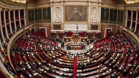 1962'den bu yana bir ilk: Fransa'da hükümet düştü!