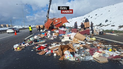 Korkutan kazada eşyalar paramparça yola saçıldı