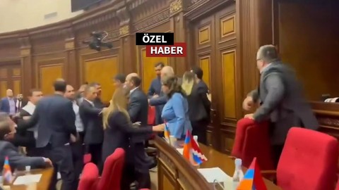 Ermenistan Meclisi'nde yumruklu Karabağ ve Türk kavgası çıktı