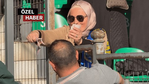 K.Ç.Sinop Sporlu kadınlar önce tezahürat yaptı sonra para saçtı