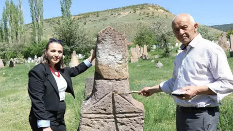 Dünyada tek! Kayseri'de 5 Türk boyuna ait damgalı mezar taşlarının bulunduğu tarihi mezarlık keşfedildi