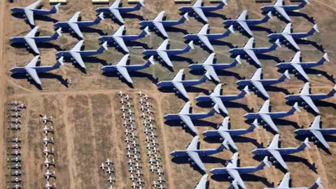 Çölün ortasındaki 35 milyar dolarlık sır! Binlerce uçak neden orada?